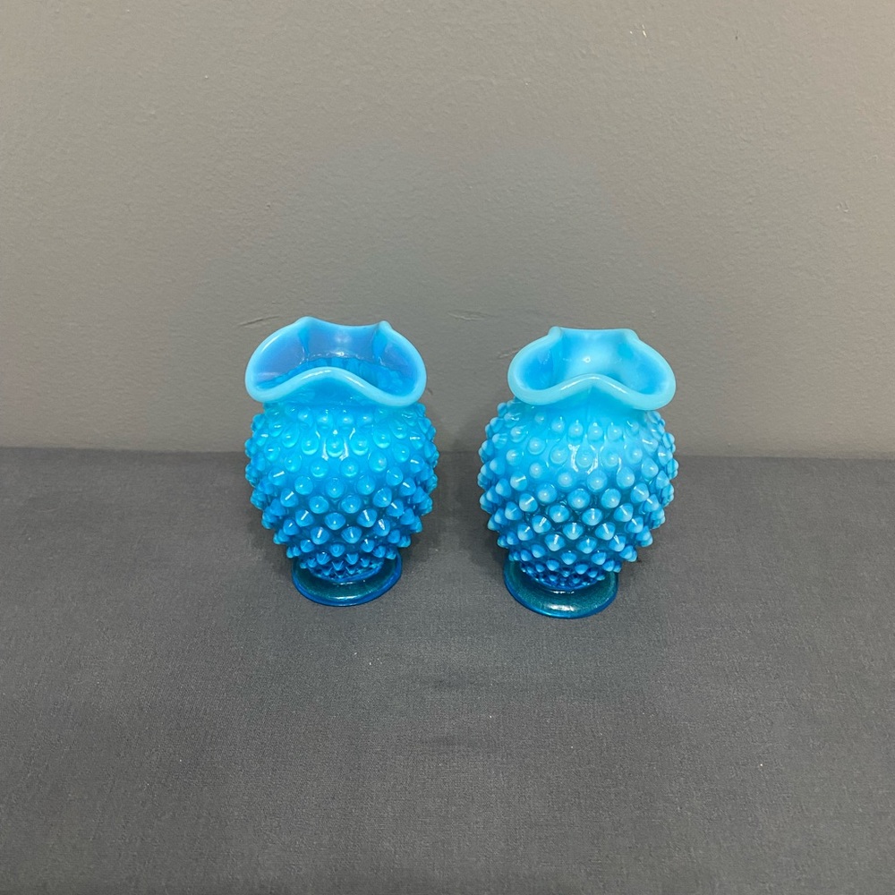 Vintage FENTON Blue Opalescent Hobnail Mini Ruffled Vases Pair #3953 Mid-Century - Picture 3 of 14